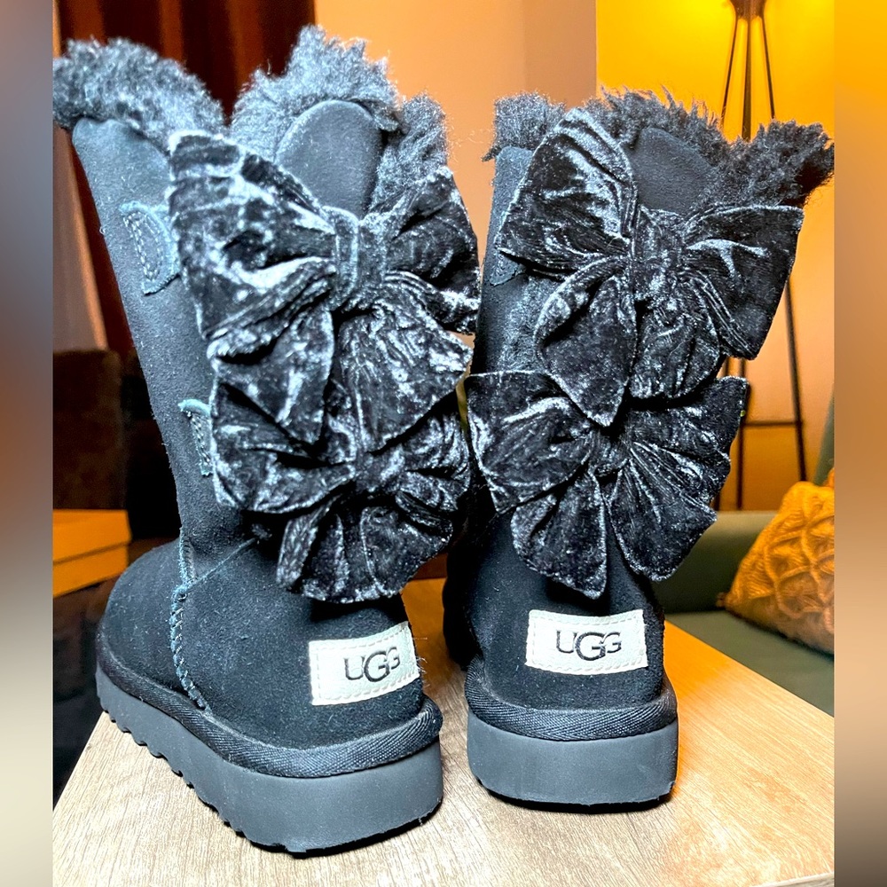 UGG Bailey Bow Crushed
Velvet Blk
